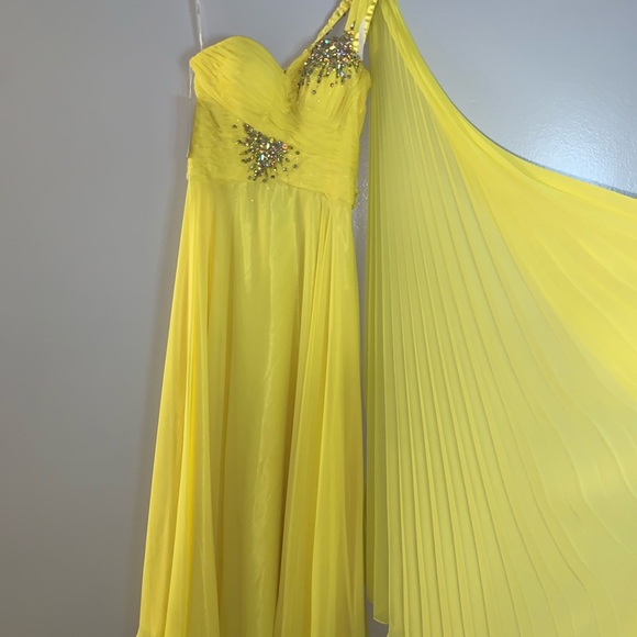 COPY - Tony bowls Prom Dress ,size 10 , yellow color size 10 - Picture 10 of 16